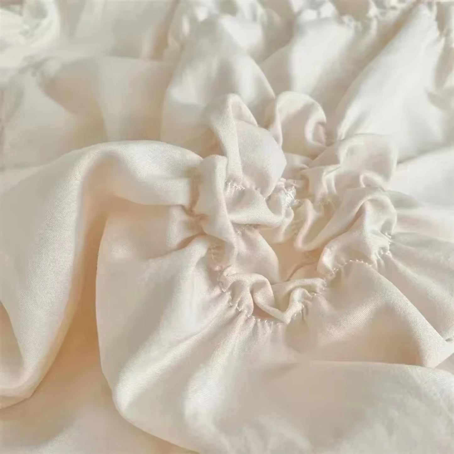 Elegant Twist Flowers King Size Bedding Set - 220x240 Double Cover with Pleated Crafts