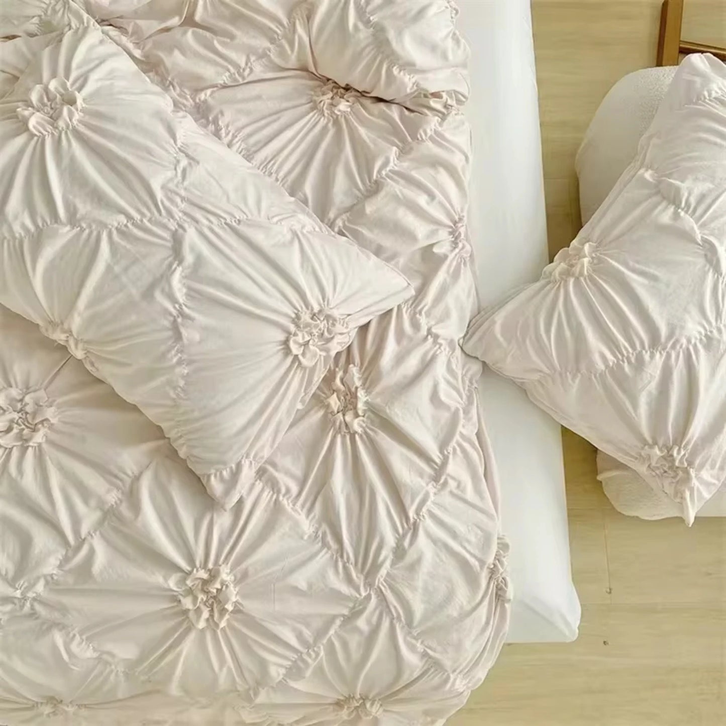 Elegant Twist Flowers King Size Bedding Set - 220x240 Double Cover with Pleated Crafts