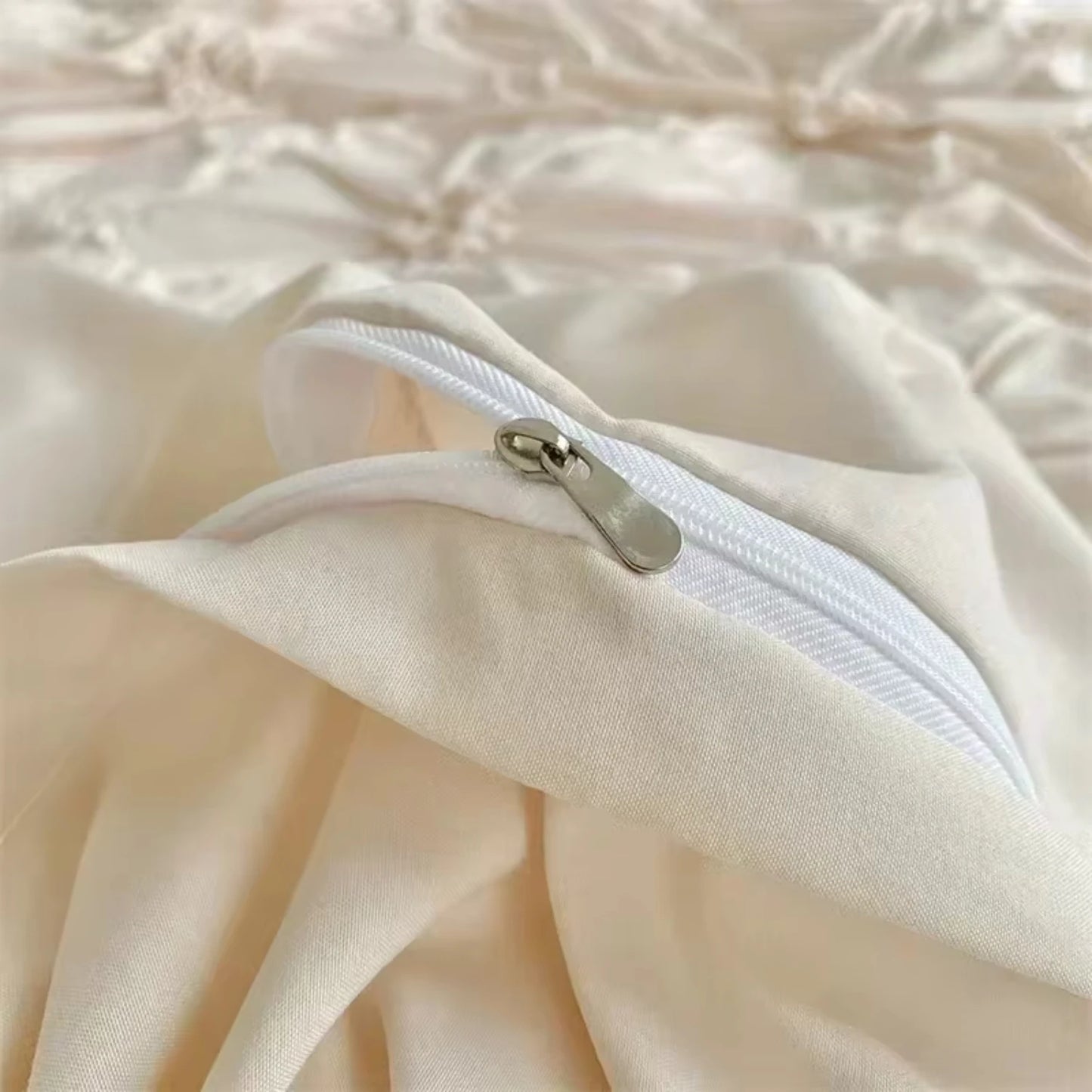 Elegant Twist Flowers King Size Bedding Set - 220x240 Double Cover with Pleated Crafts